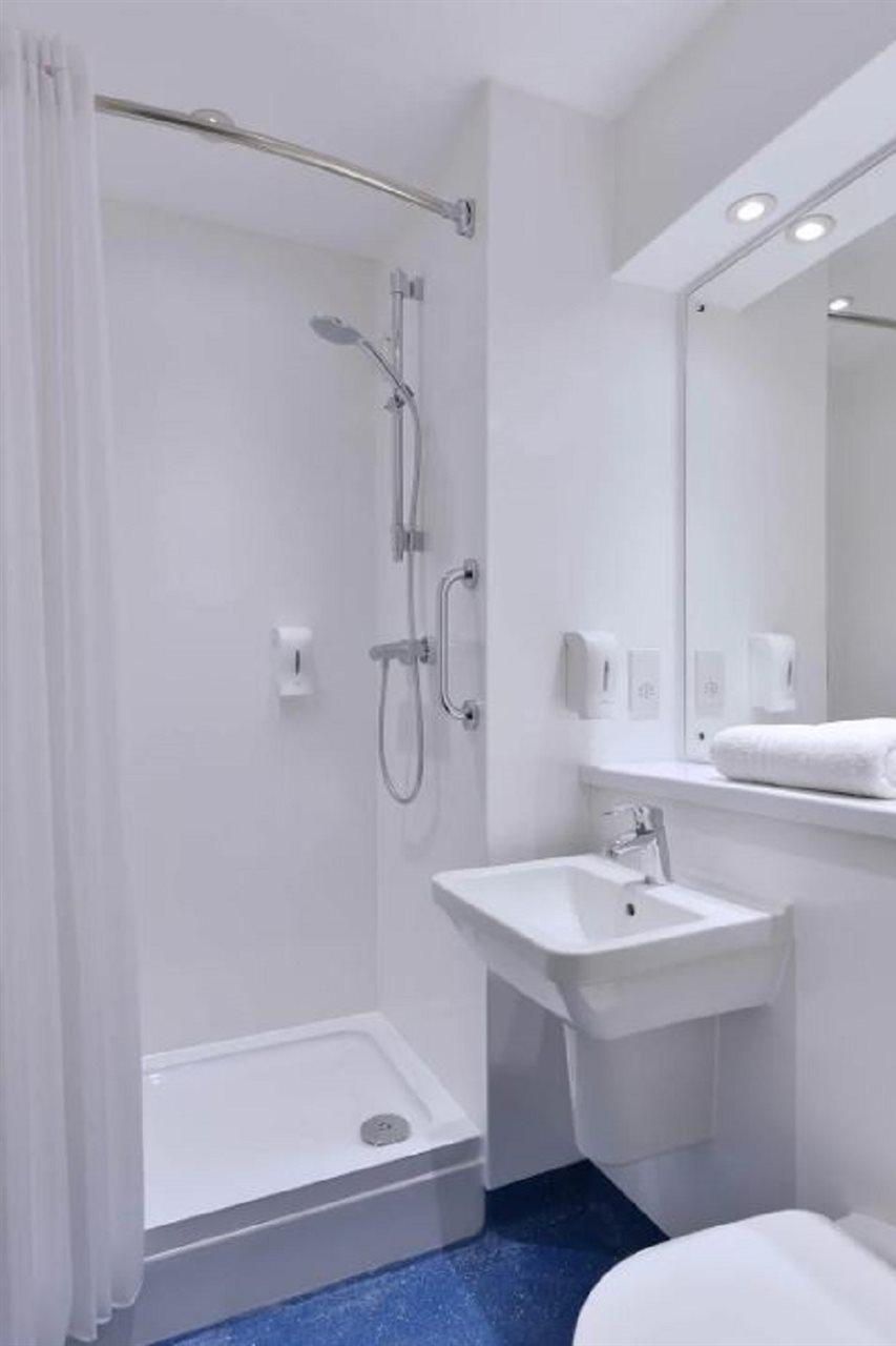 Travelodge Bedford Wyboston Esterno foto